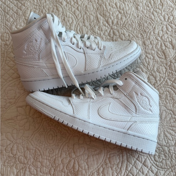 Air Jordan 1 Mid Snake Skin White Woman's - Picture 3 of 4